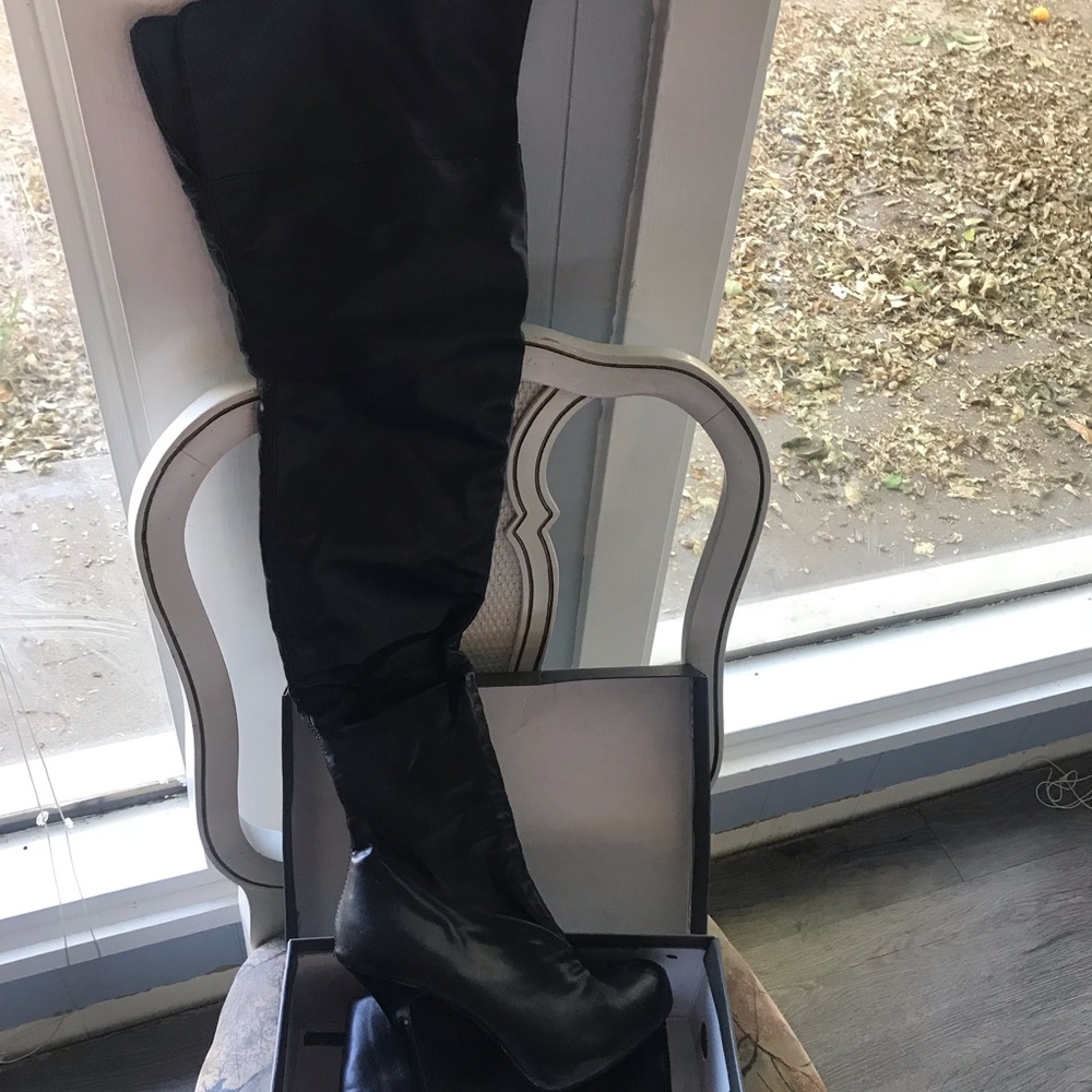 Knee high black boots size 8